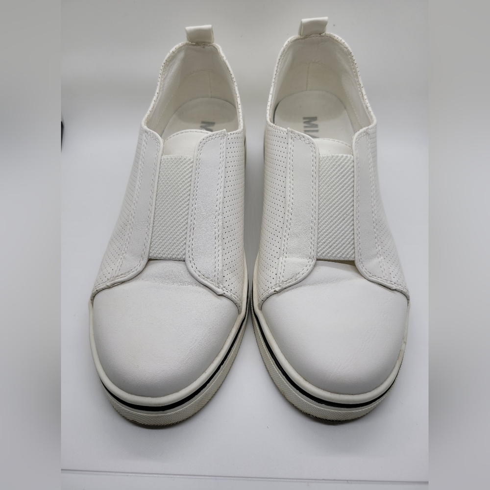 White MIA Casual Shoe SZ 9